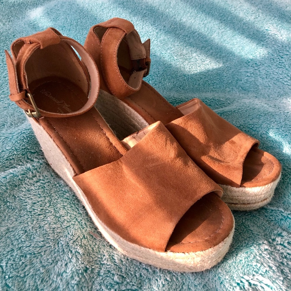 Universal Thread Cognac Wedges - image 1